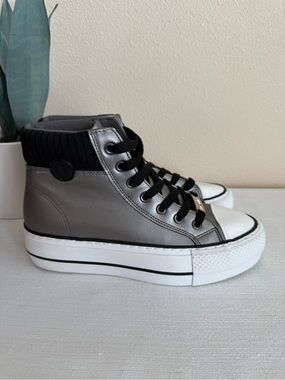 New Menina Tokyo Metallic Gray High-Top Platform Sneakers with Black Knit Collar